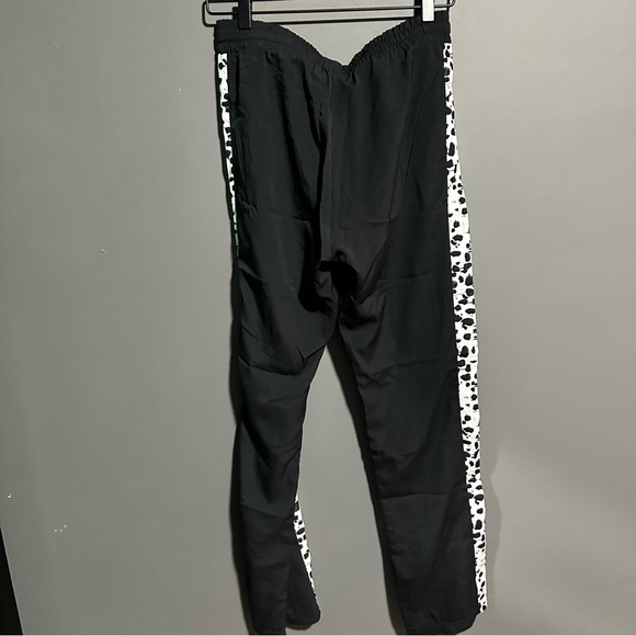 Adidas lightweight track pants with cheetah side - Picture 4 of 8